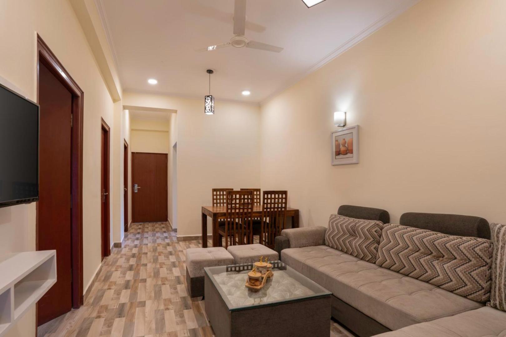 Clarks Bhowali, 3* Nainital
